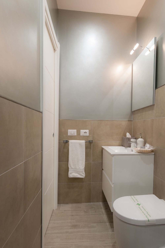 Bathroom 2, Holiday Apartment M m House, Roma