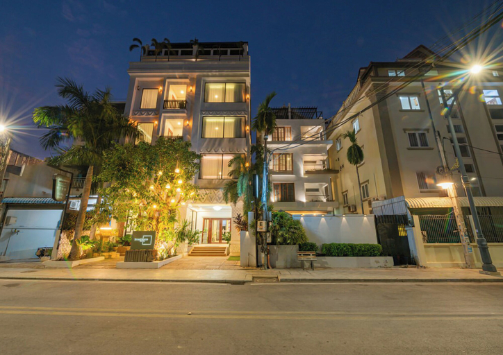 Exterior & Views