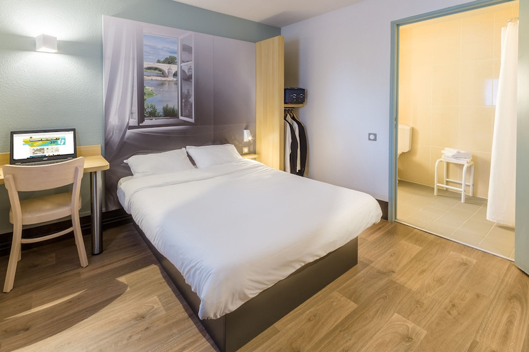 Bedroom 2, B&B Hotel Evry Lisses 1, Essonne