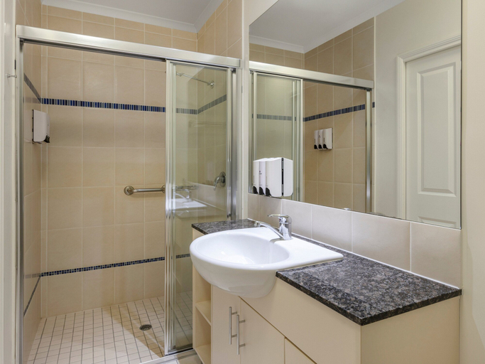 Bathroom 5, Park Regis City Quays, Cairns
