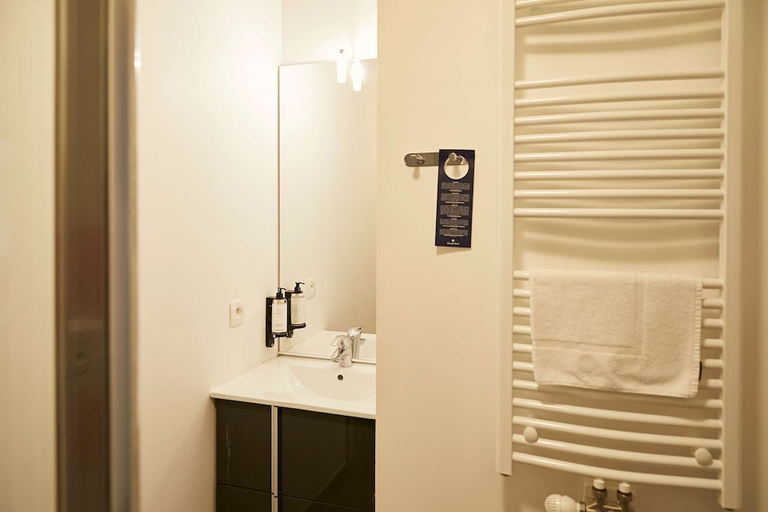 Bathroom 2, Aparthotel Adagio Access Massy Palaiseau, Essonne