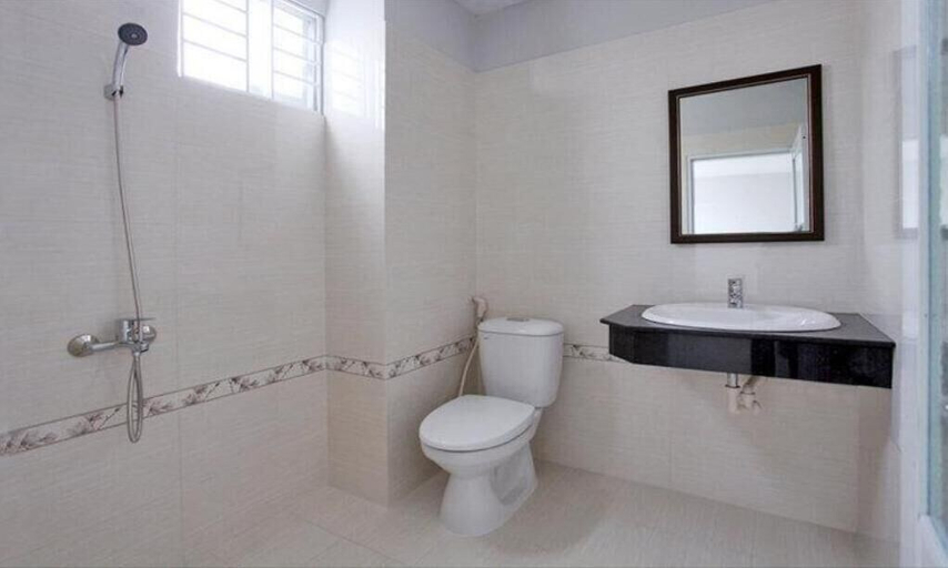 Bathroom 5, Nice Swan Hotel, Nha Trang