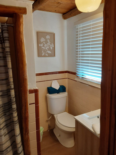 Bathroom, Coronado Motel, Debaca
