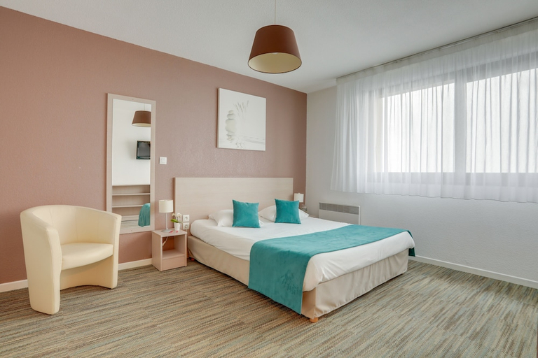 Bedroom 2, All Suites Appart Hotel Dunkerque, Nord