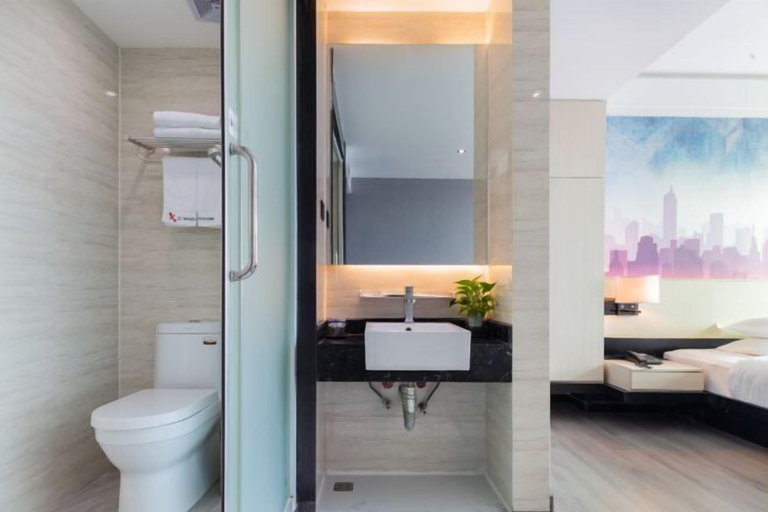 Bathroom, Caiyang Hotel, Shanwei