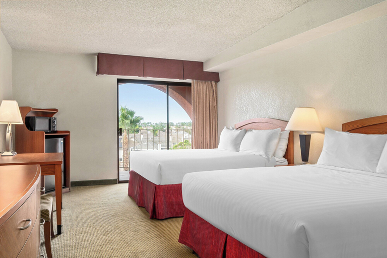 Bedroom 4, Golden Sails Hotel Long Beach, Los Angeles