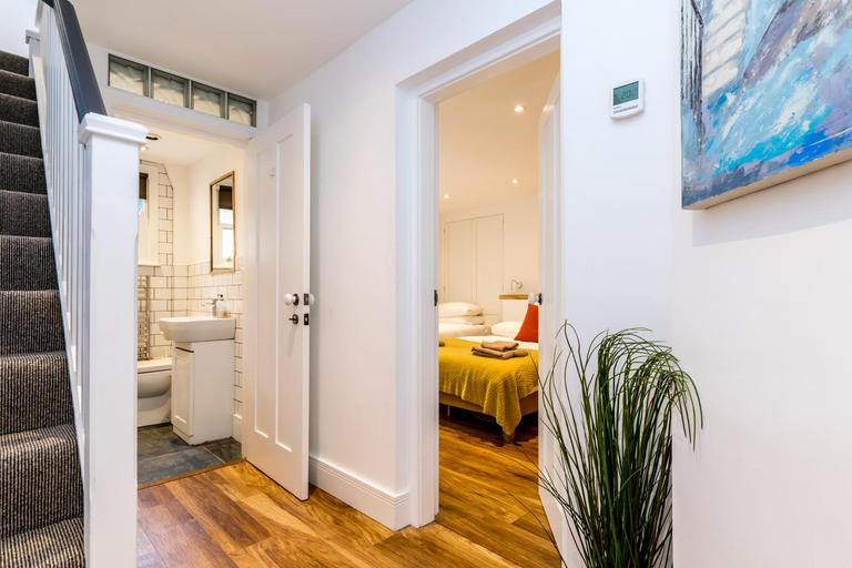 Bathroom 2, City Apartments - Priory Street, York