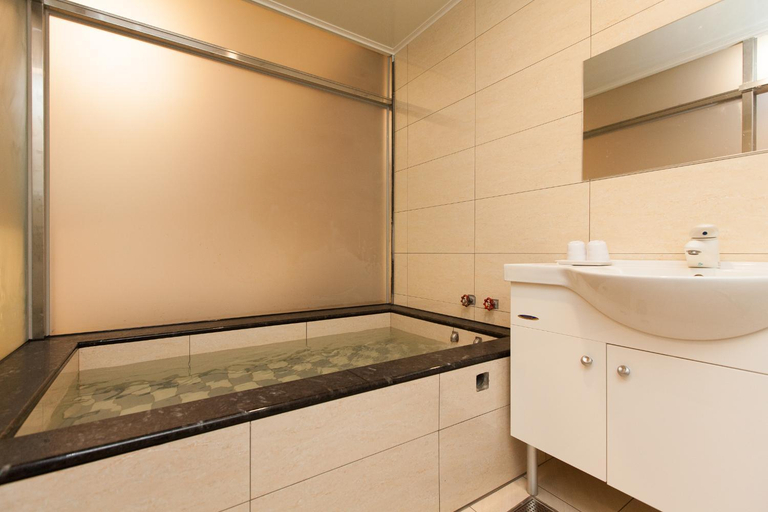 Bathroom 3, Huang Tai Hotel, Yilan