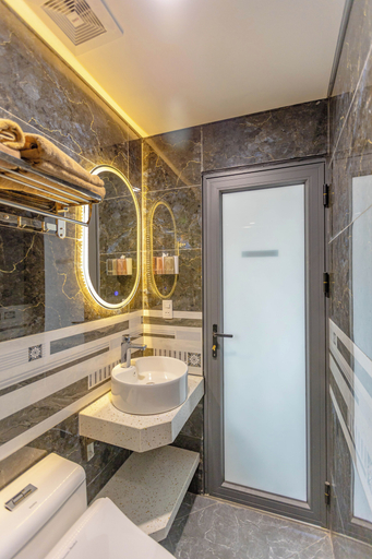 Bathroom 5, LUMI Hotel & Apartment, Ba Đình