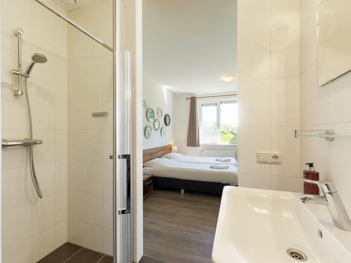 Others 3, Spacious Villa in a National Park, Steenwijkerland