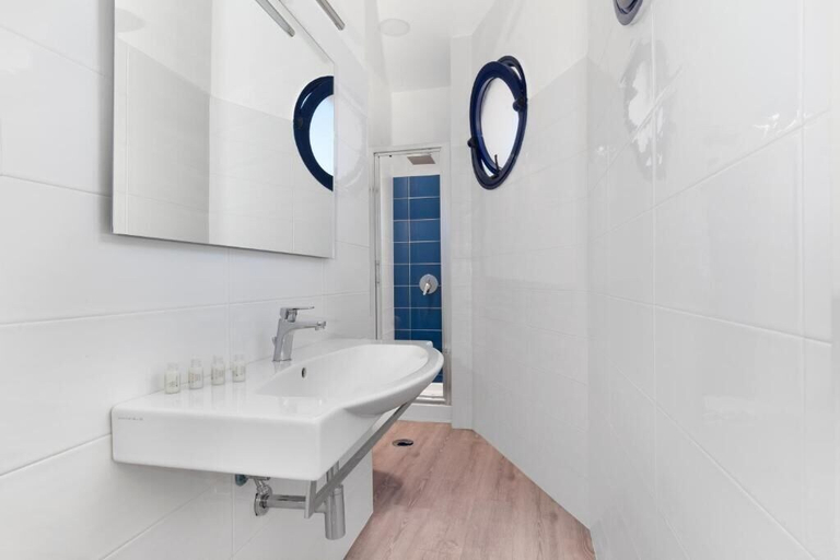 Bathroom 5, Eden Bleu, Napoli