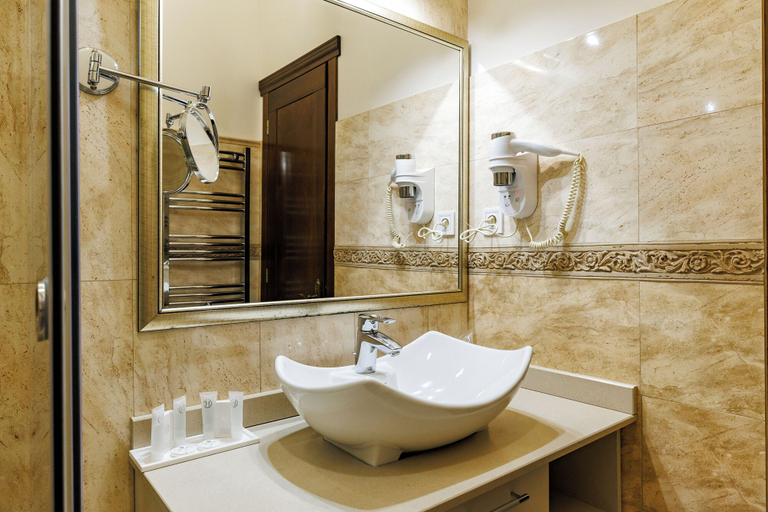 Bathroom 4, La Strada Boutique Villa, Pitesti