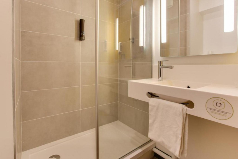 Bathroom 3, B&B Hotel Le Creusot Montchanin, Saône-et-Loire