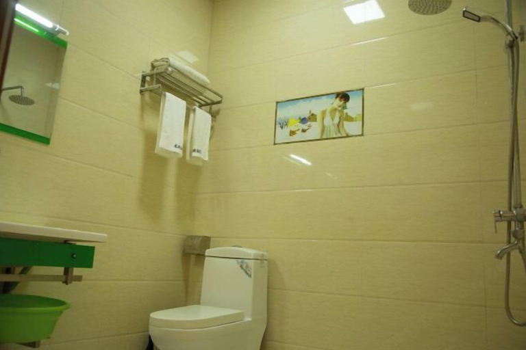 Bathroom 3, Longge Express Inn, Qujing