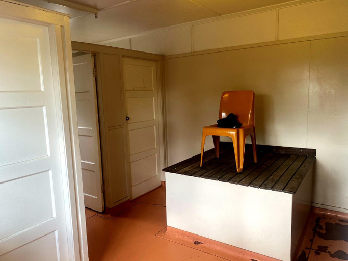 Bathroom 4, Royal Carrangarra Hotel, Tambo