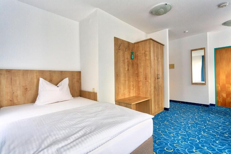 Bedroom 4, Appartis - Hotel am Stadtpark, Böblingen