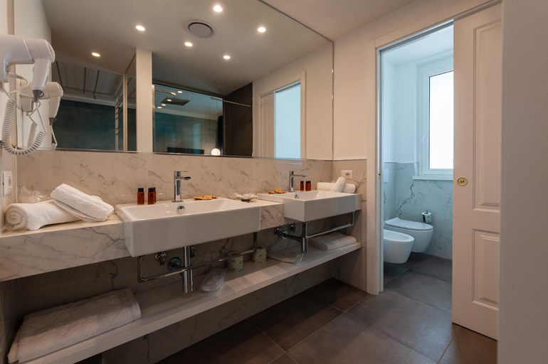 Bathroom, Loriana Park Hotel Sul Lago, Viterbo