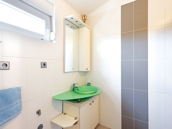 Bathroom 3, Modern Holiday Home in Mandre With Barbeque, Zmijavci