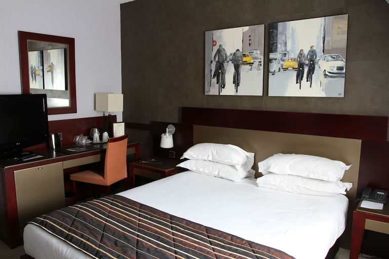 Bedroom 2, Hotel Couvent des Minimes Lille, Nord