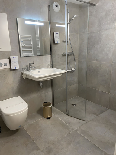 Bathroom 4, SHELDER Hotel - CHERBOURG EN COTENTIN - Equeurdreville, Manche