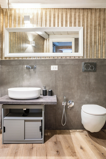 Bathroom 5, Bari LandLord 8, Bari