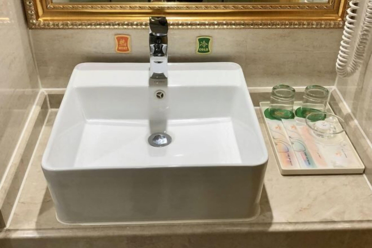 Bathroom 2, Vienna Hotel (Hezhou Lingfeng Square), Hezhou