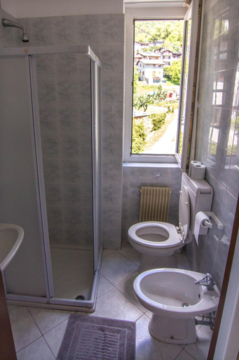 Bathroom 9