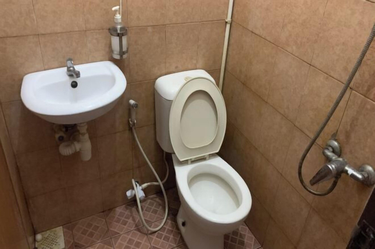 Bathroom 10