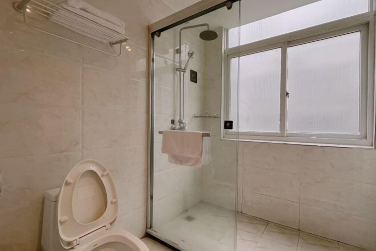 Bathroom 4, Cloud Hening and Manhua Hotel, Lishui