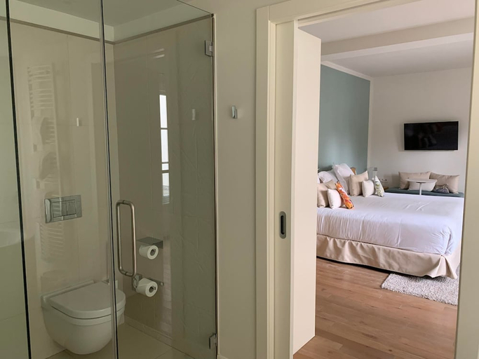 Bathroom 3, Hotel de Cavoye, Seine-et-Marne