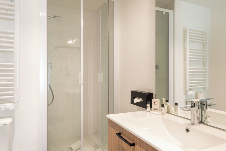 Bathroom 4, Aparthotel Adagio Access Paris Pont D'Ivry, Val-de-Marne