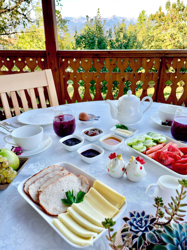 Food & Drinks 5, Friendly Home, Telavi