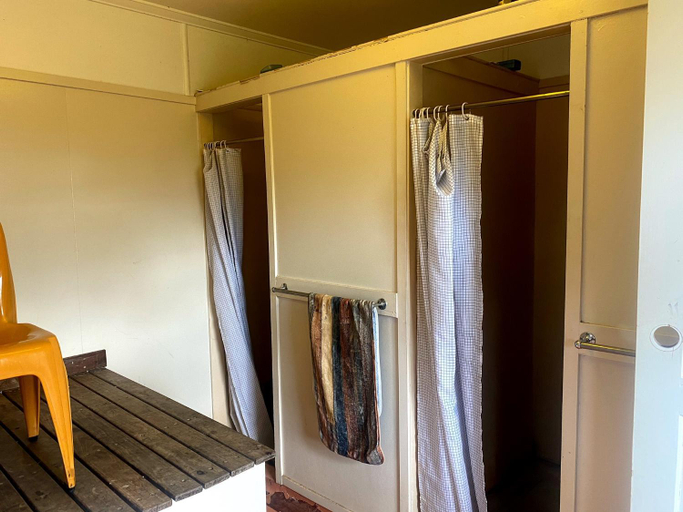 Bathroom 3, Royal Carrangarra Hotel, Tambo