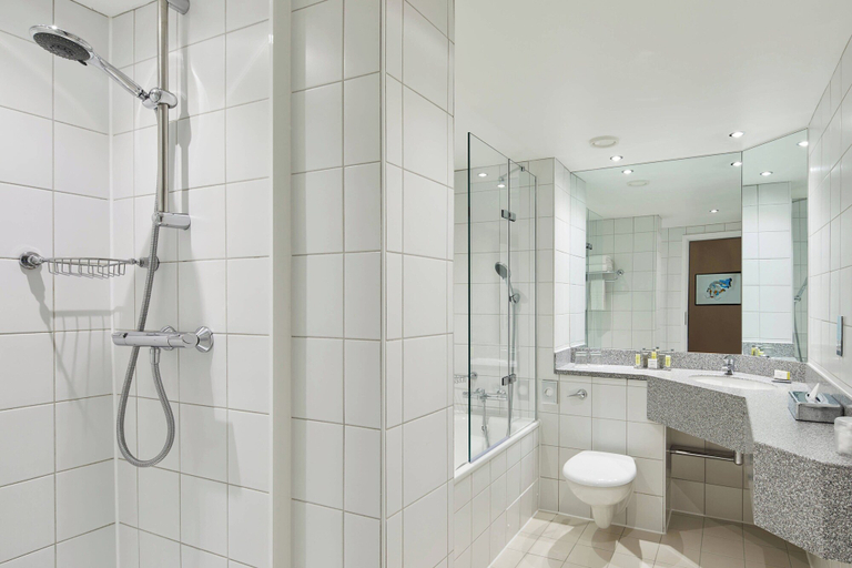 Bathroom 4, Leicester Marriott Hotel, Leicestershire