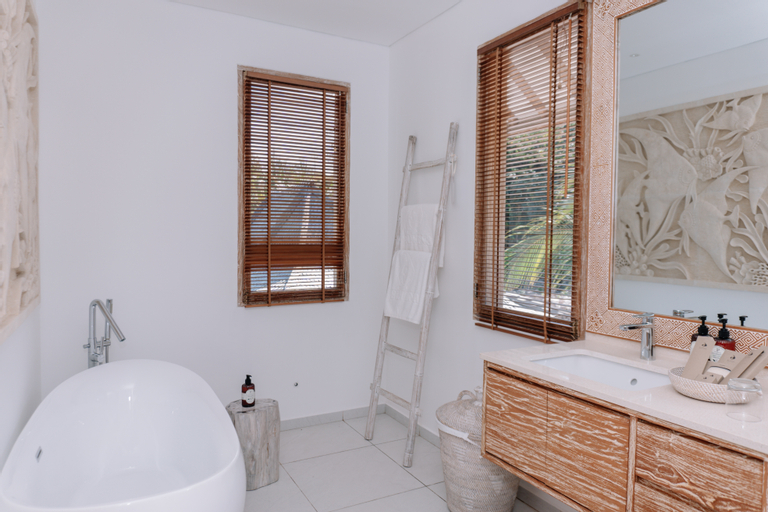 Bathroom 13
