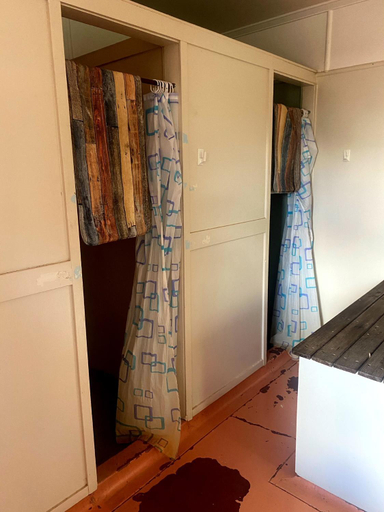 Bedroom 1, Royal Carrangarra Hotel, Tambo