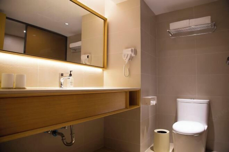 Bathroom 12