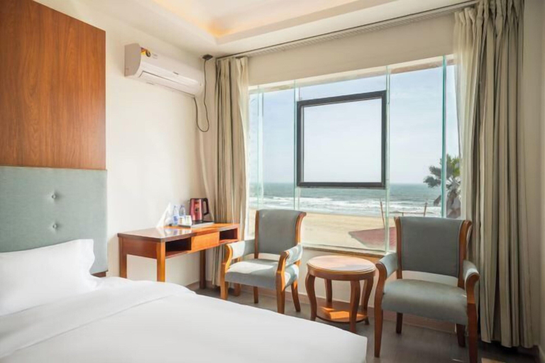 Bedroom 5, Xinsha Hotel, Zhanjiang