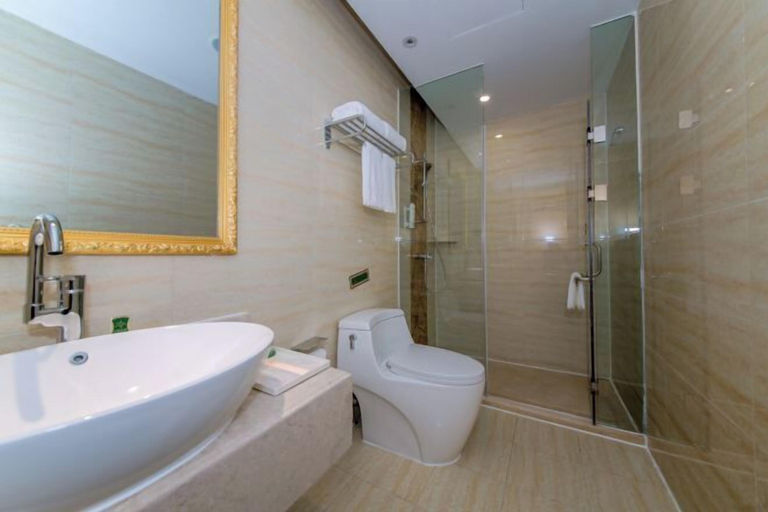 Bathroom 3, Vienna Hotel (Wuhan Sports Center), Wuhan