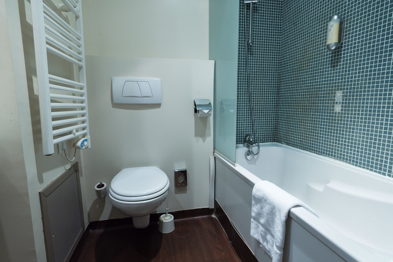 Bathroom 3, Appart City Classic Lyon Part Dieu, Rhône