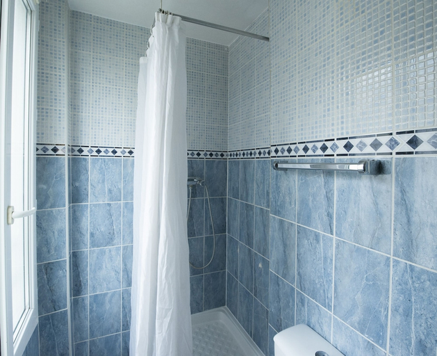 Bathroom 4, Hotel du Globe 18, Paris