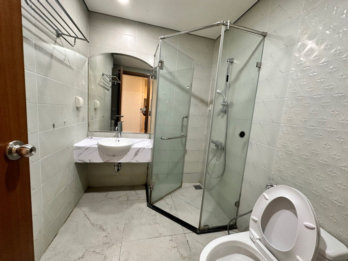 Bathroom 13