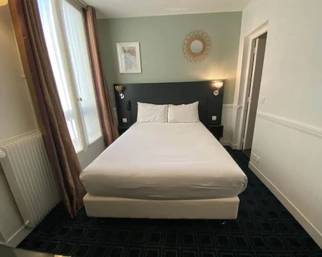 Bedroom 3, Etoile Trocadero, Paris
