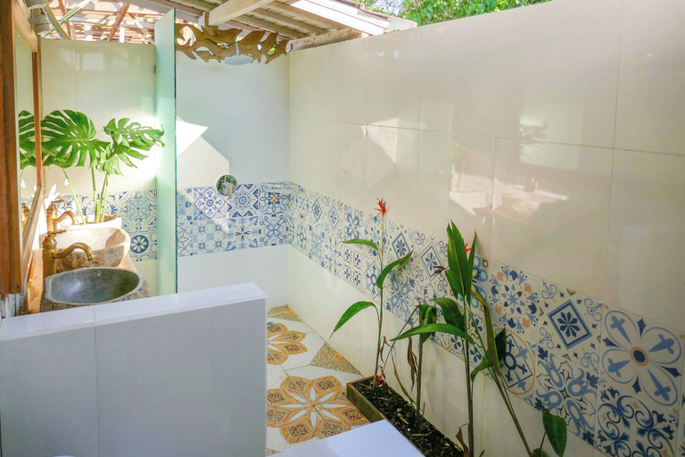 Bathroom 3, Lembo Lagoon Bungalows, Klungkung
