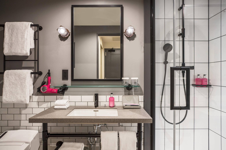 Bathroom 28