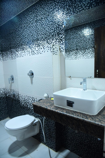 Bathroom 3, nutz backpackers , Amritsar