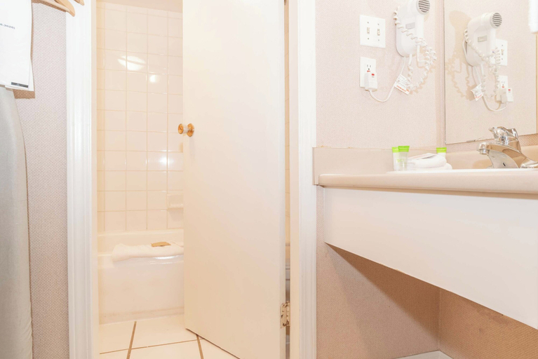 Bathroom 4, Sandman Hotel Terrace, Kitimat-Stikine