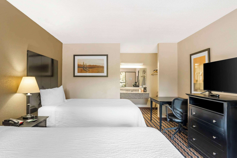 Bedroom 4, Quality Inn near Speedway, Wilkes
