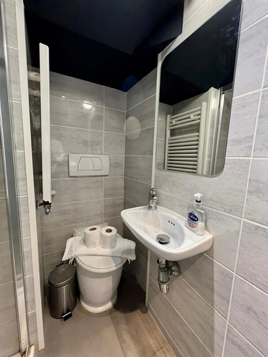Bathroom 3, Modern studios Close to Hyde Park, London