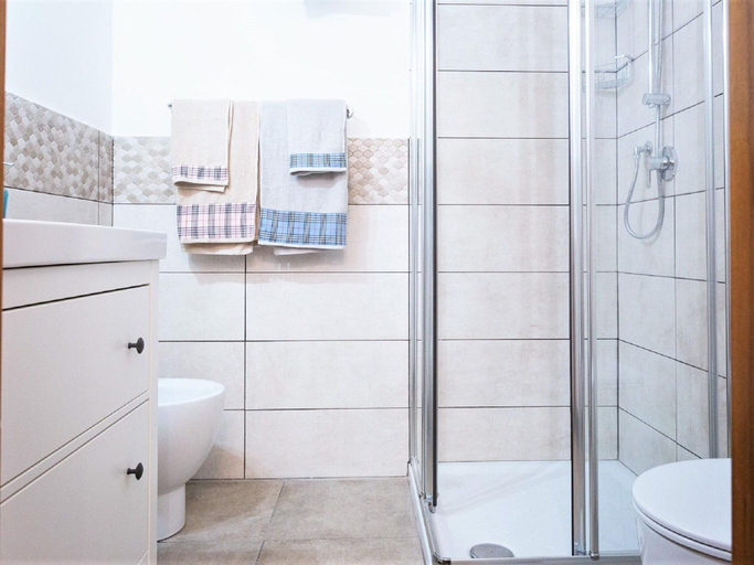 Bathroom 5, Relaxing Getaway Near the Mediterranean, Venezia